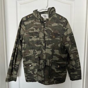 Outer Edge Women’s Large Camouflage Jacket